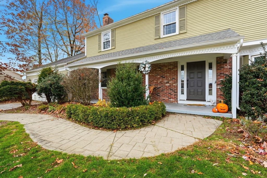 Exterior, Facade, Brick Facade, American Foursquare