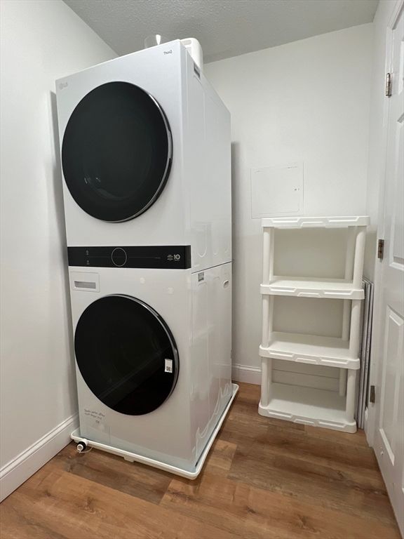 Interior, Utility Closets, Washer, Wood Texture Flooring