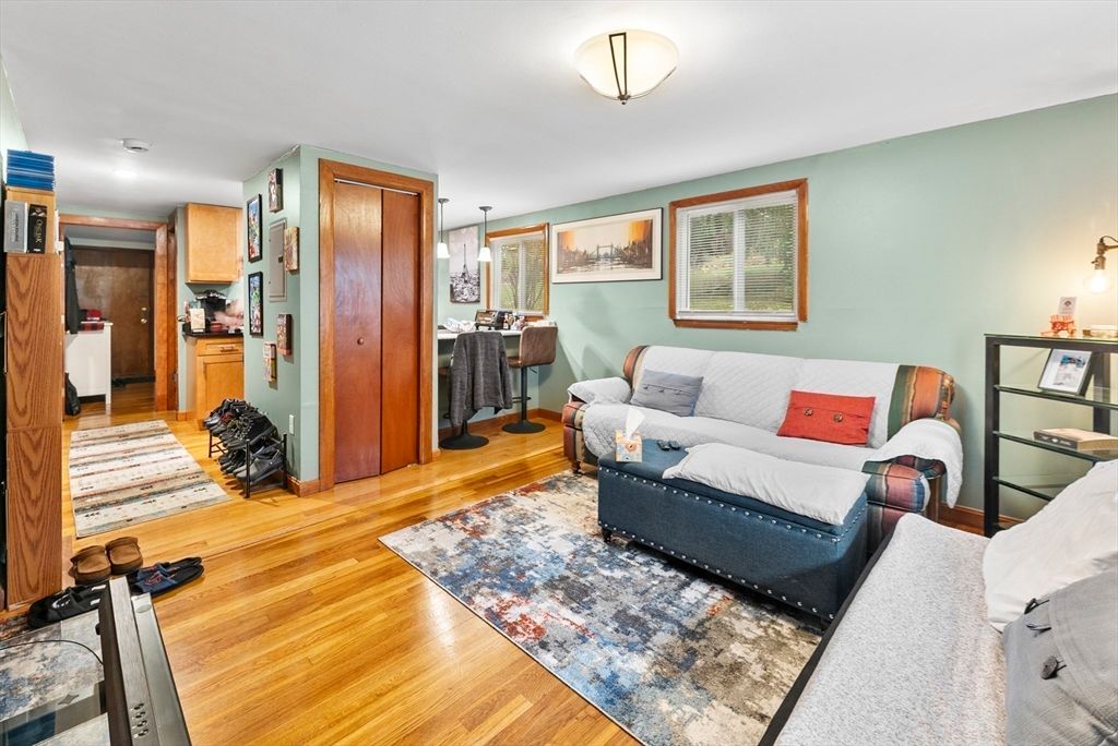 Interior, Living room, Pendant Lights, Wood Texture Flooring