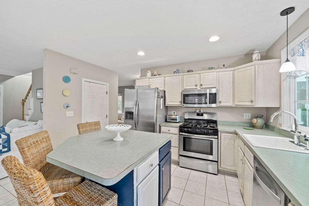 Interior, Kitchen, Pendant Lights, Recessed Lighting, Stainless Steel Appliances