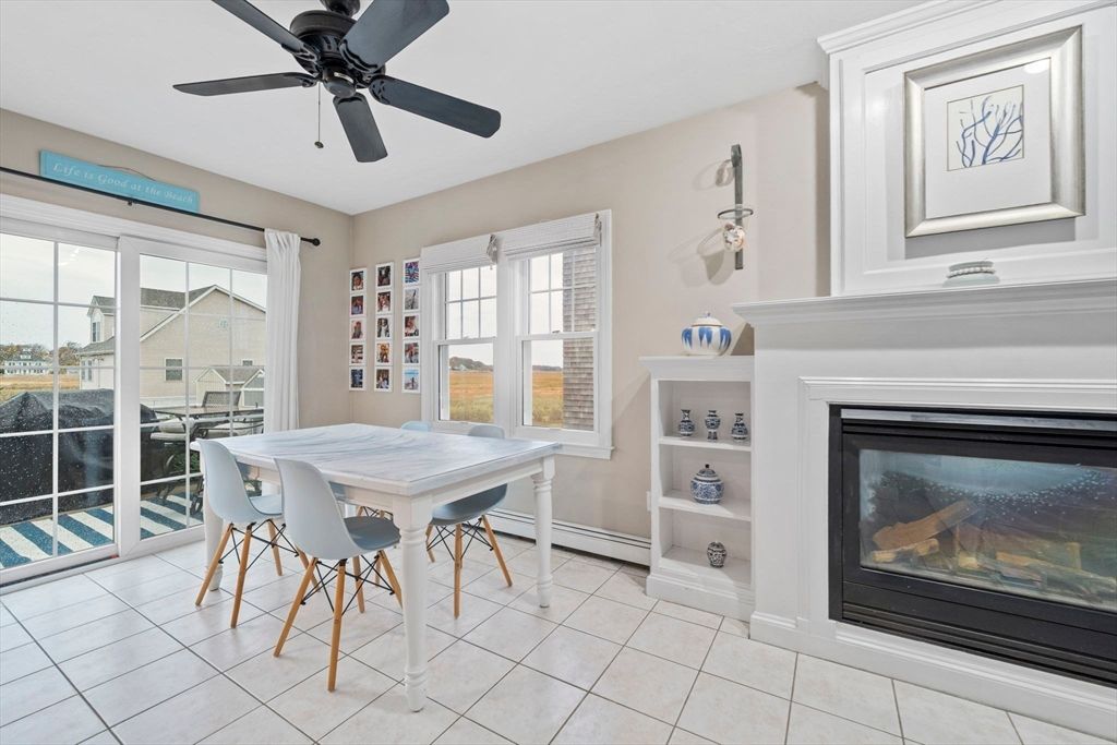 Dining room, Fireplace, Interior