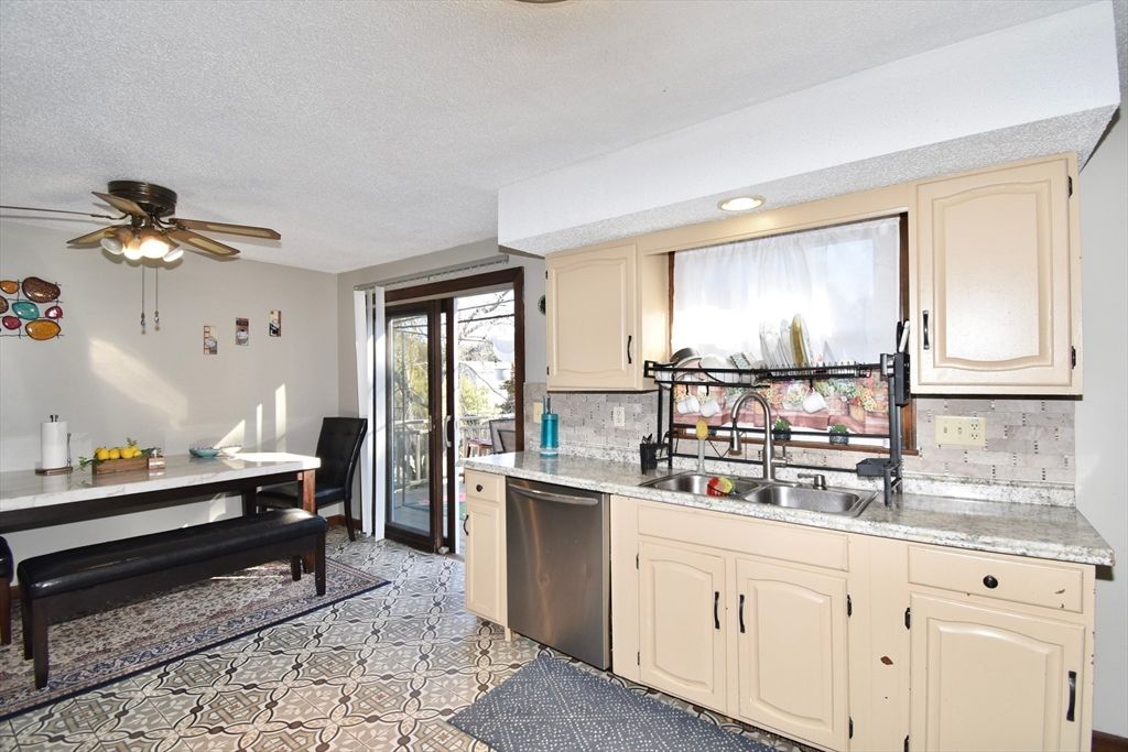 Dining room, Interior, Kitchen, Recessed Lighting