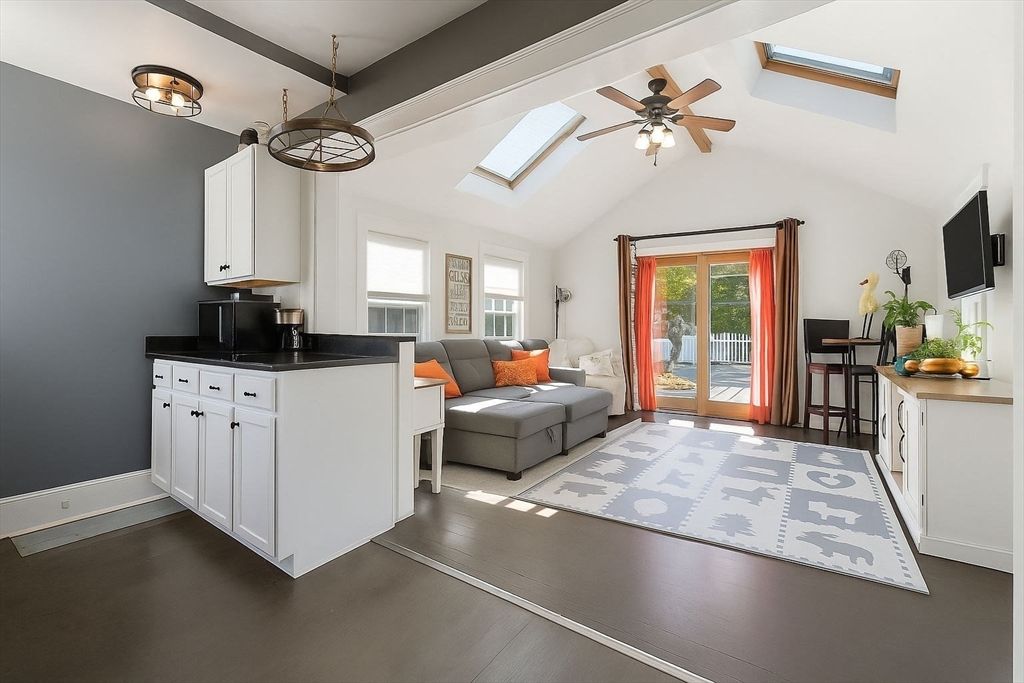 Interior, Living room, Pendant Lights, Wood Texture Flooring