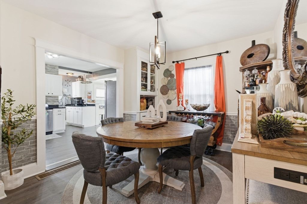 Dining room, Interior, Kitchen, Pendant Lights, Wood Texture Flooring