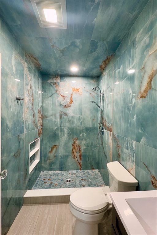 Bathroom, Interior, Recessed Lighting