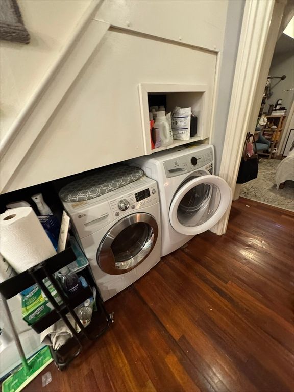 Interior, Utility Closets, Washer, Wood Texture Flooring