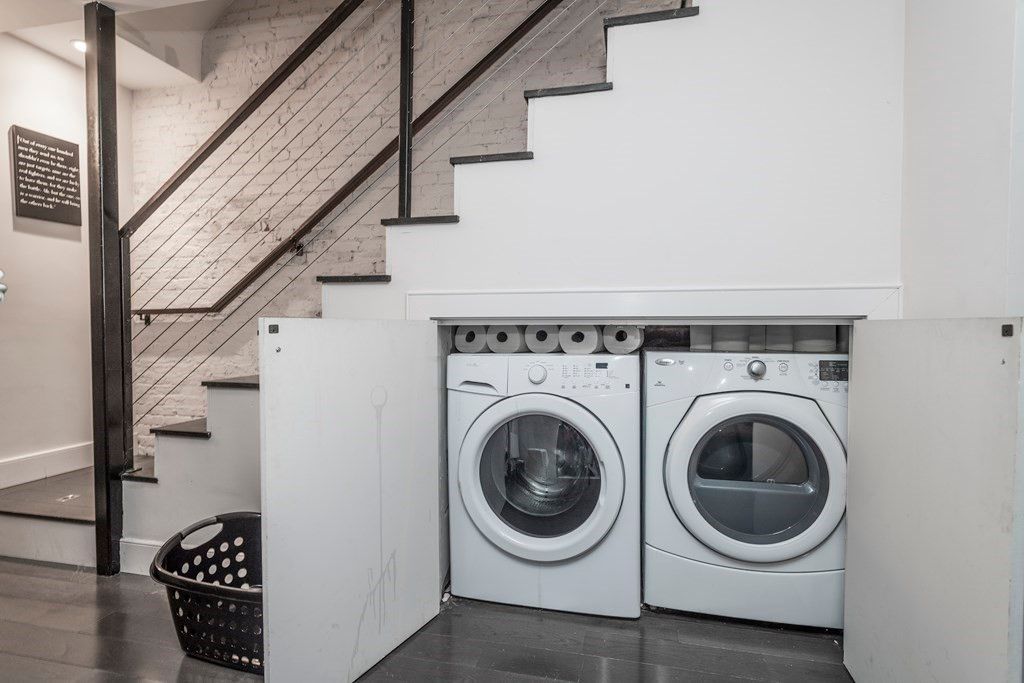 Interior, Washer, Wood Texture Flooring
