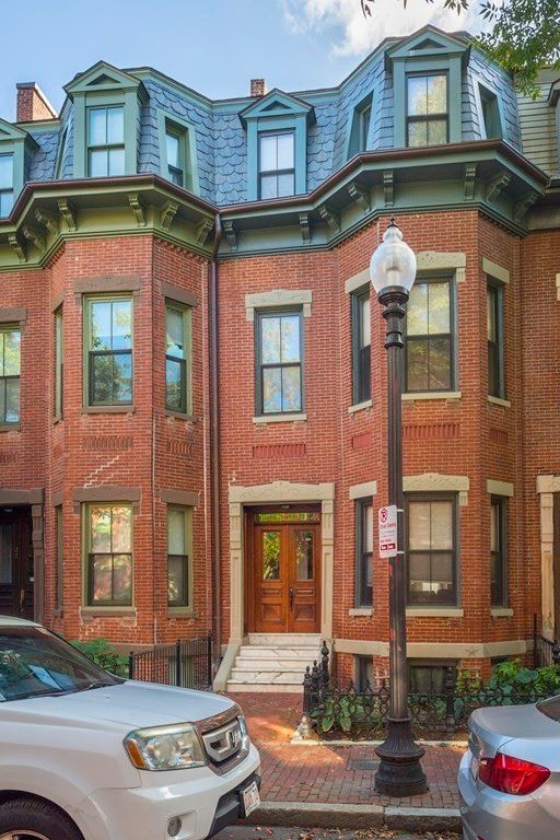 Exterior, Facade, Brick Facade, Rowhouse