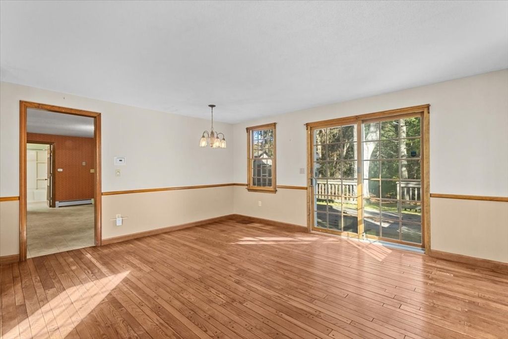 Empty room, Interior, Pendant Lights, Wood Texture Flooring