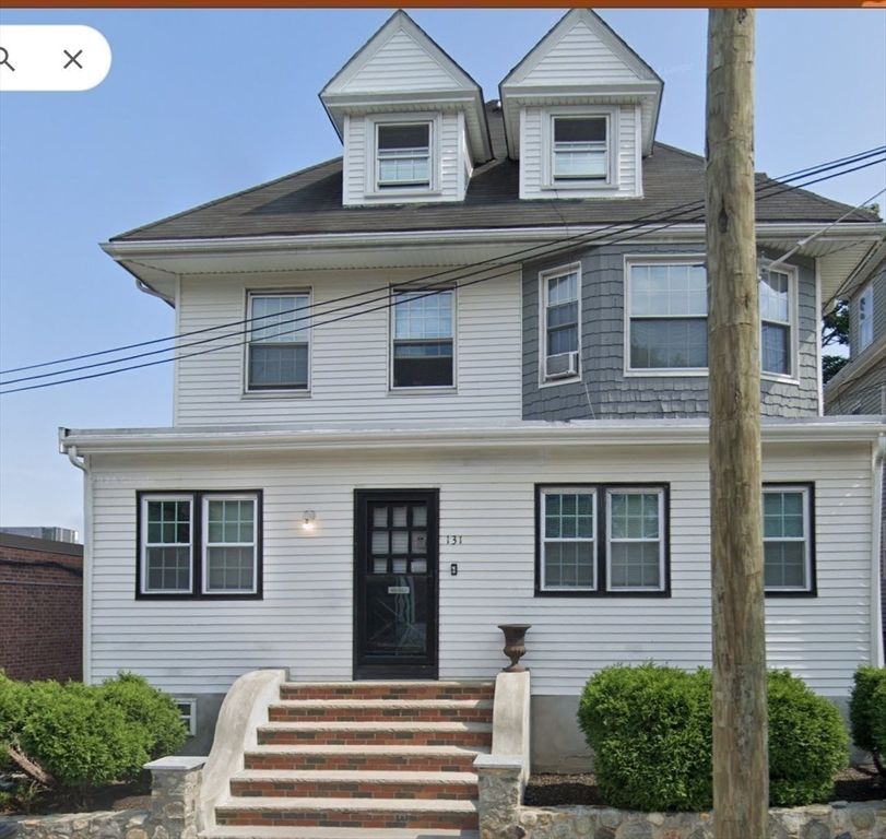 Exterior, Facade, American Foursquare