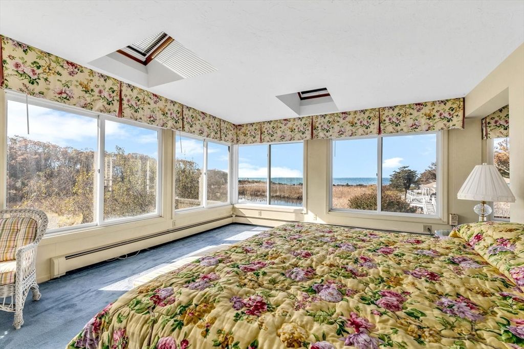 Bedroom, Interior, Water