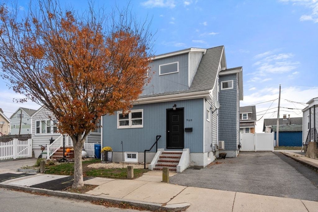 Exterior, Facade, Cape Cod