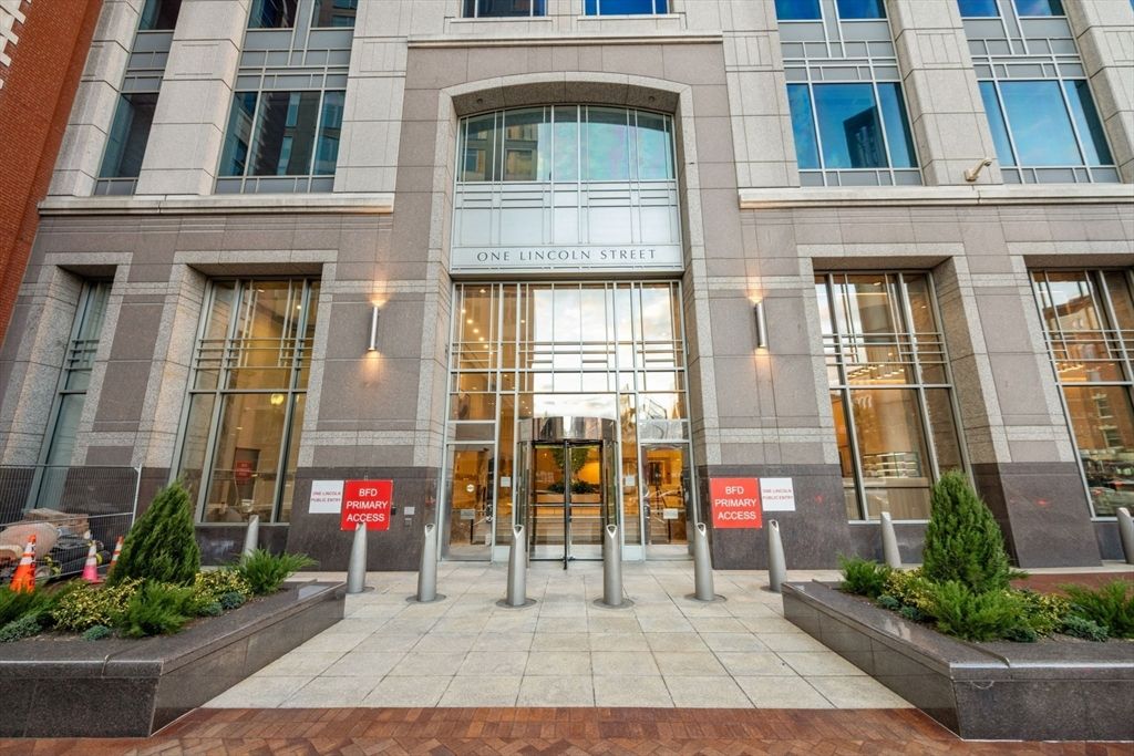 Exterior, Facade, Brownstone