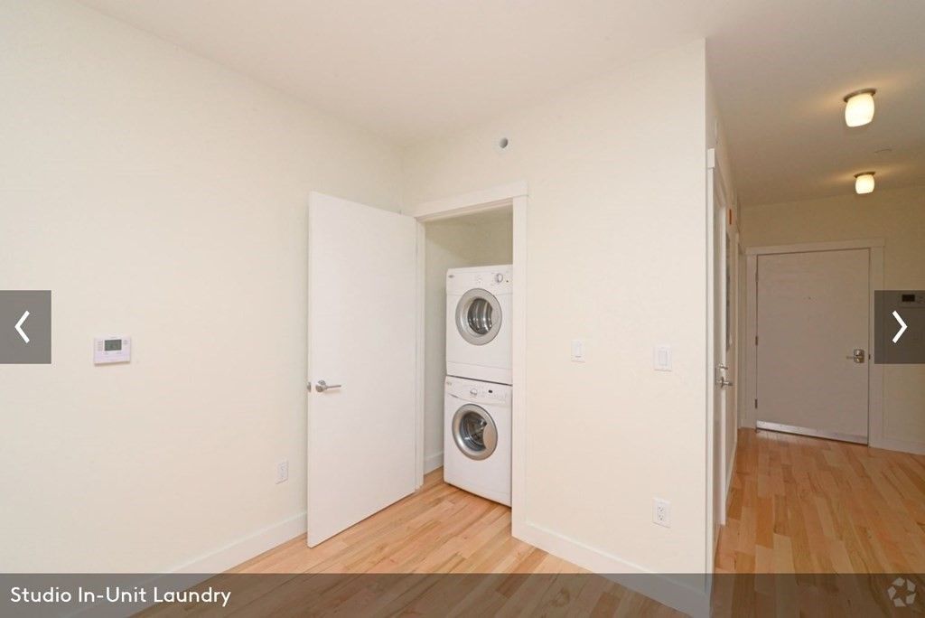 Interior, Utility Closets, Washer, Wood Texture Flooring
