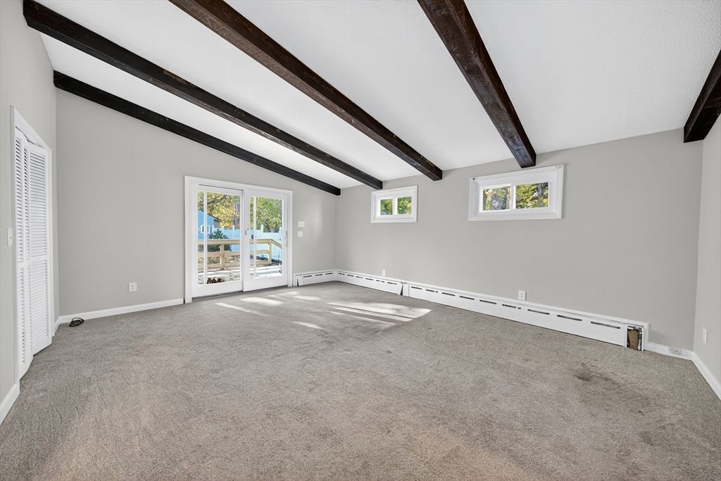 Empty room, Interior, Wooden Beams
