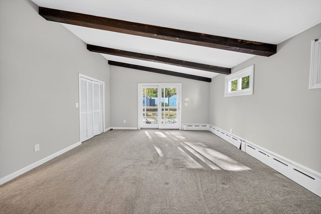 Empty room, Interior, Wooden Beams