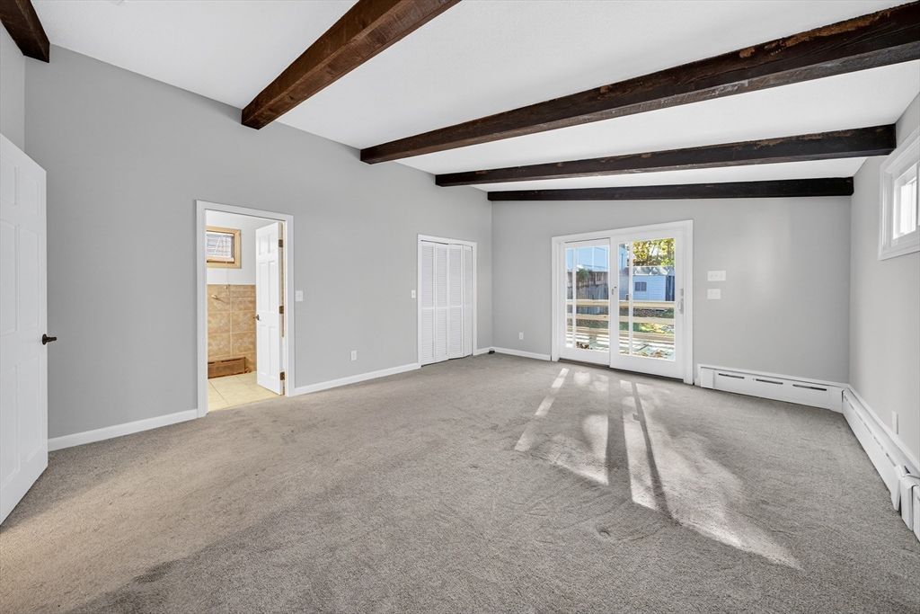 Empty room, Interior, Wooden Beams