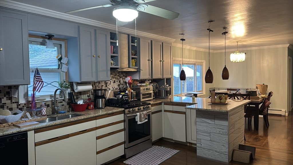 Dining room, Interior, Kitchen, Pendant Lights, Wood Texture Flooring