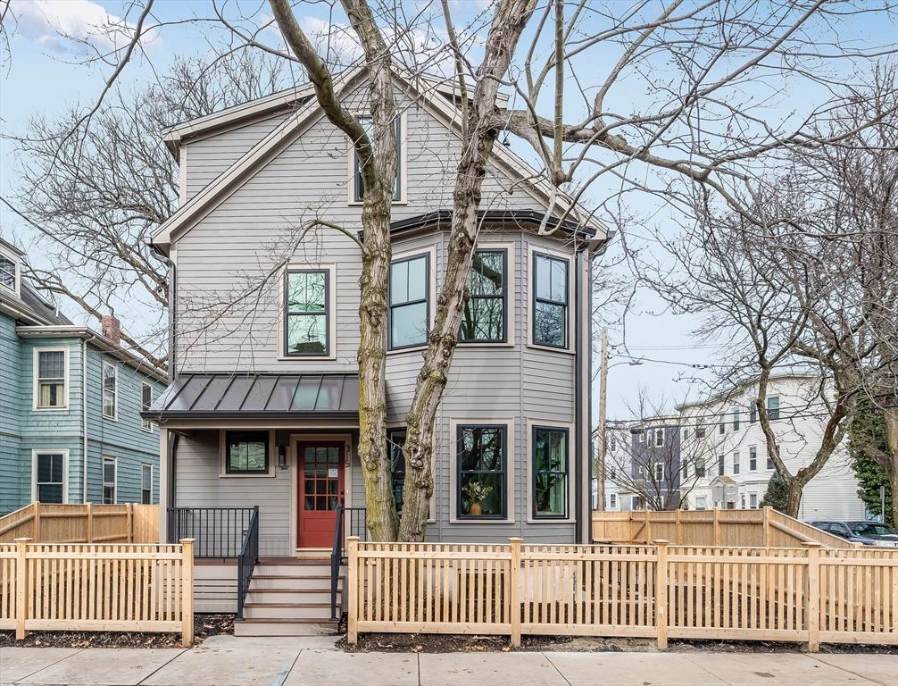 Exterior, Facade, Queen Anne Victorian