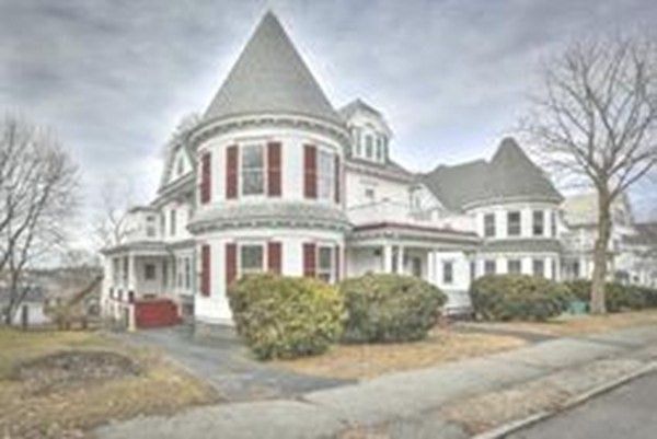 Exterior, Facade, Queen Anne Victorian