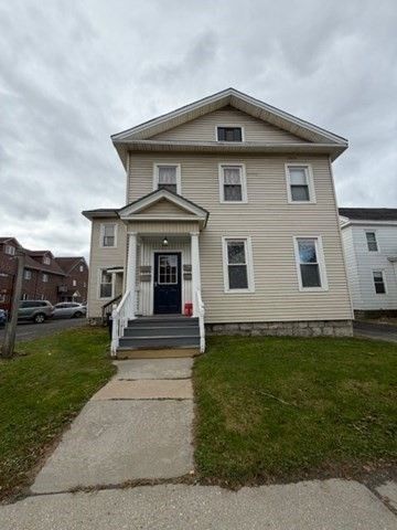 Exterior, Facade, American Foursquare