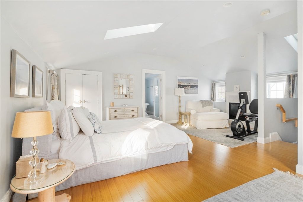 Bedroom, Fitness Equipment, Interior, Wood Texture Flooring