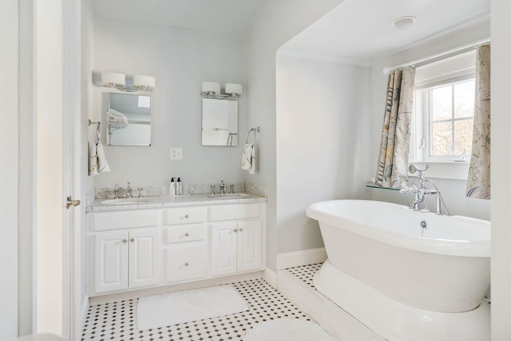 Bathroom, Dual Sink Vanities, Free Standing Baths, Interior