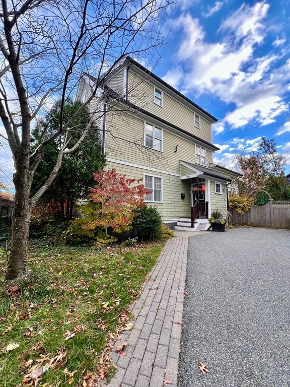 Exterior, Facade, Queen Anne Victorian