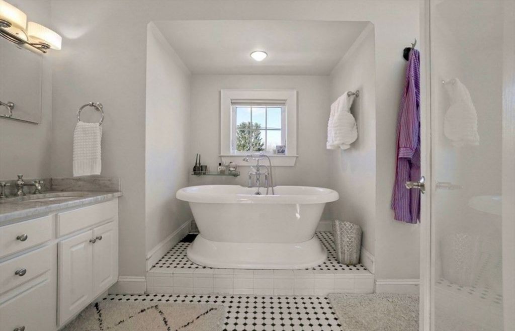 Bathroom, Free Standing Baths, Interior, Recessed Lighting