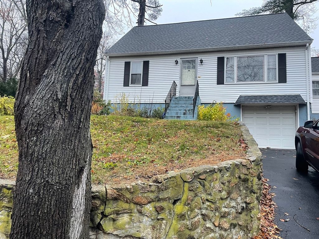 Attached, Exterior, Facade, Cape Cod