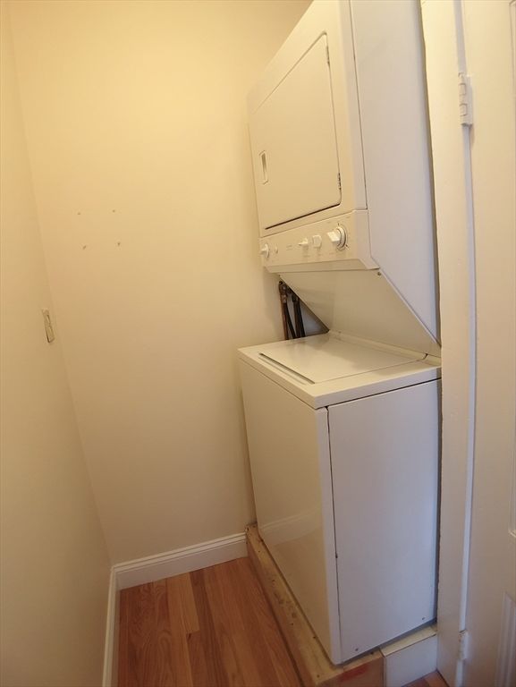Interior, Utility Closets, Washer, Wood Texture Flooring