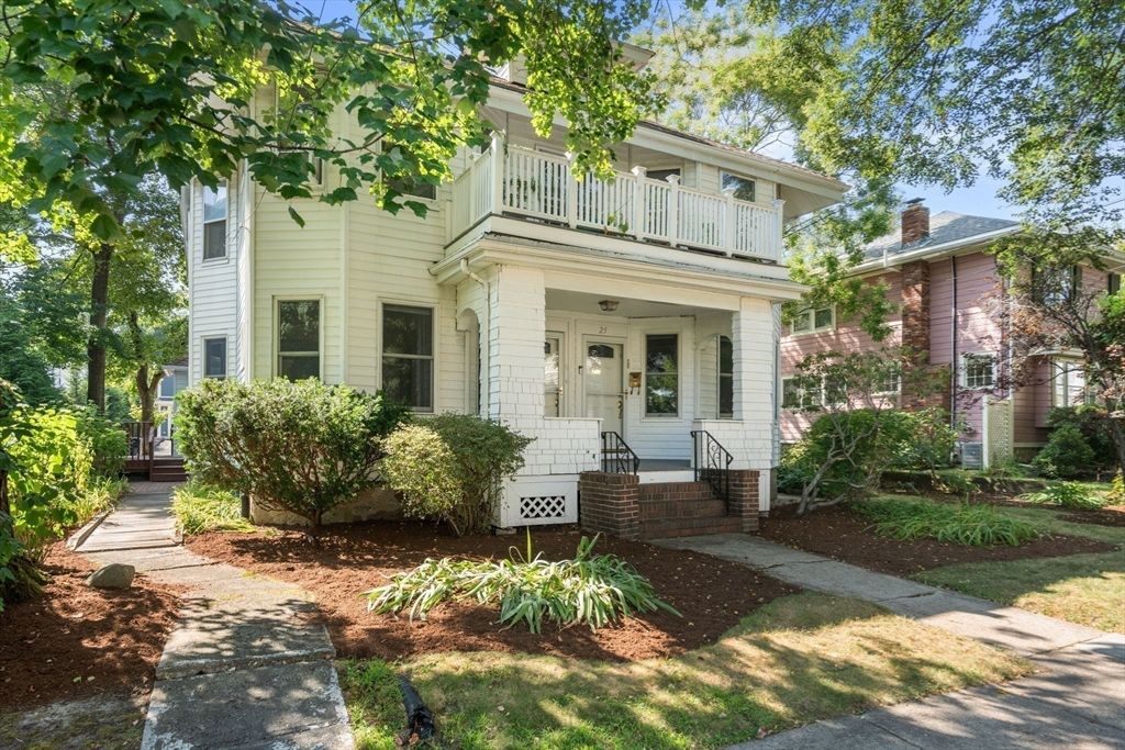 Exterior, Facade, American Foursquare