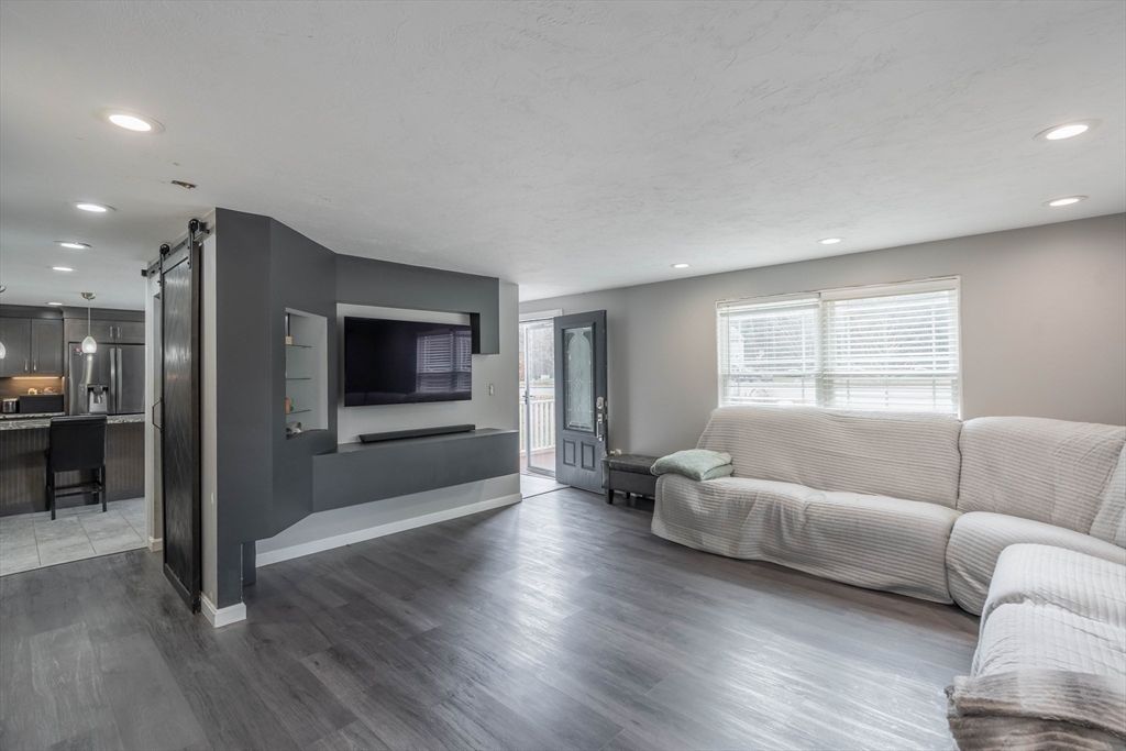 Interior, Kitchen, Living room, Pendant Lights, Recessed Lighting, Stainless Steel Appliances, Wood Texture Flooring