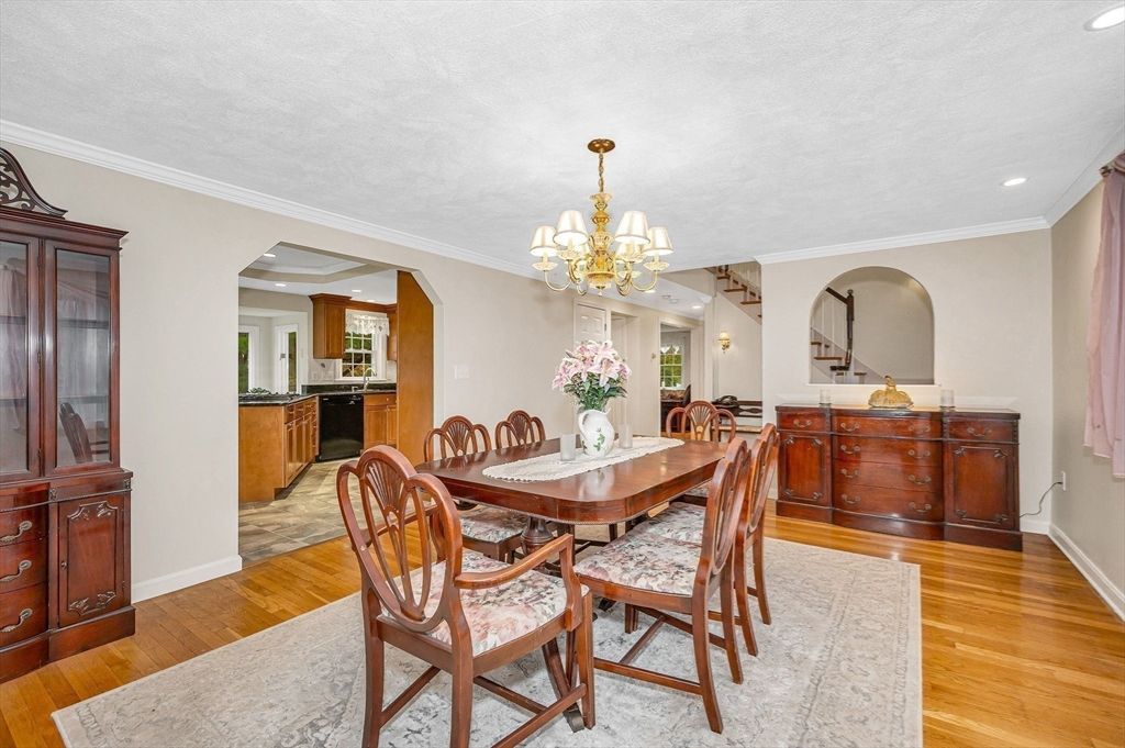 Chandelier, Dining room, Interior, Recessed Lighting, Wood Texture Flooring