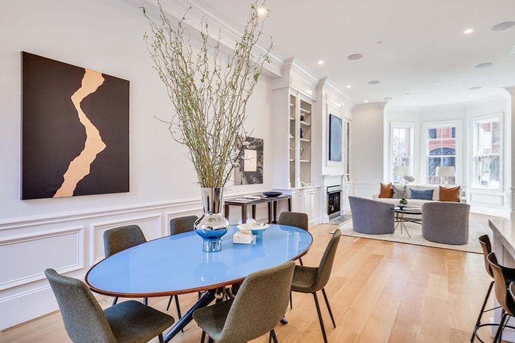 Dining room, Interior, Living room, Recessed Lighting, Wood Texture Flooring