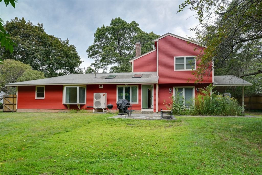 Backyard, Exterior, Facade, Split Level