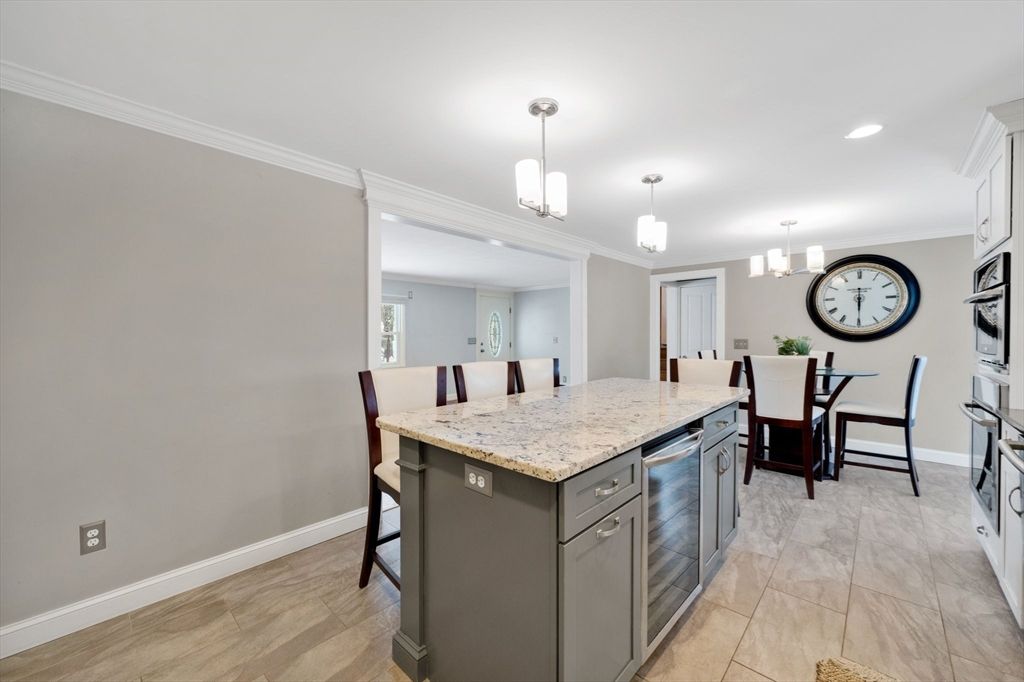 Dining room, Interior, Kitchen, Pendant Lights, Recessed Lighting, Wood Texture Flooring