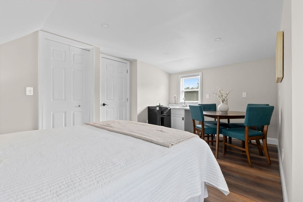 Bedroom, Dining room, Interior, Recessed Lighting, Wood Texture Flooring