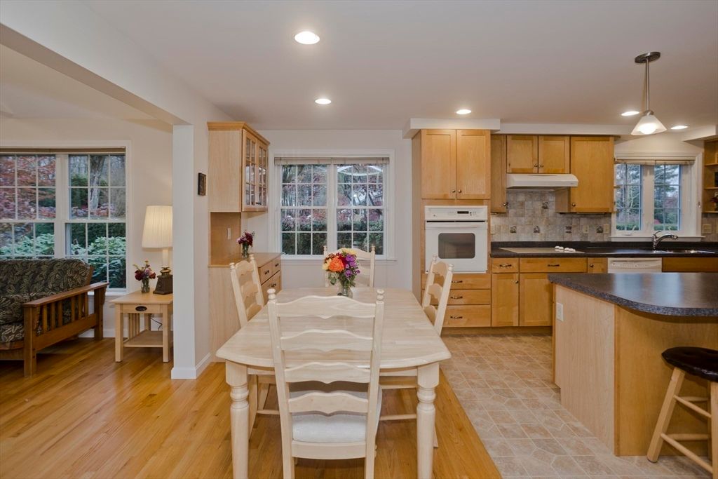 Dining room, Interior, Kitchen, Pendant Lights, Recessed Lighting, Wood Texture Flooring