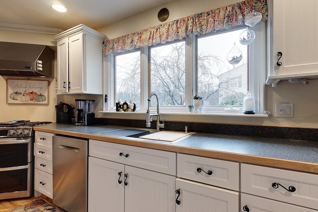 Interior, Kitchen, Recessed Lighting, Tile Countertops