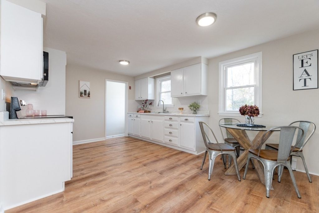 Dining room, Interior, Kitchen, Recessed Lighting, Wood Texture Flooring