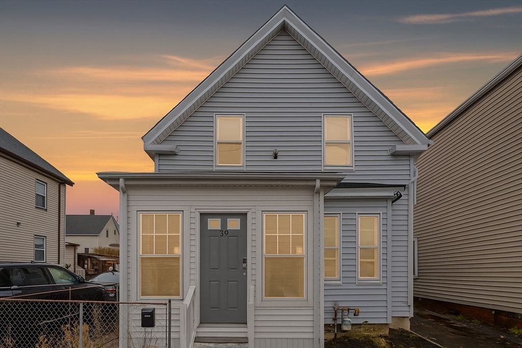 Exterior, Facade, Queen Anne Victorian