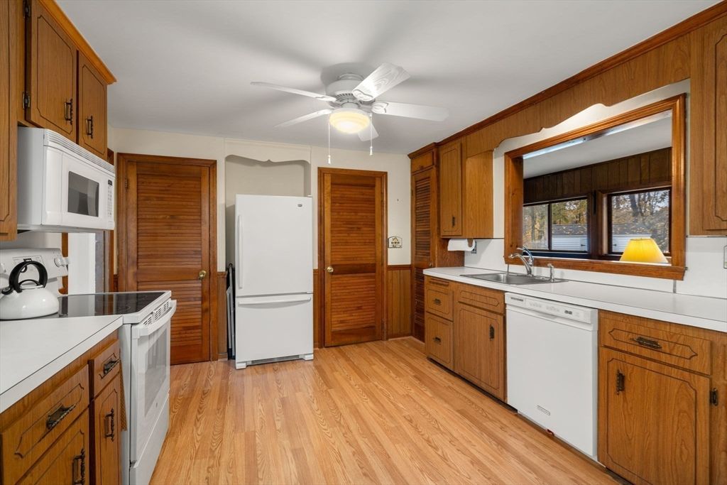 Interior, Kitchen, Wood Texture Flooring