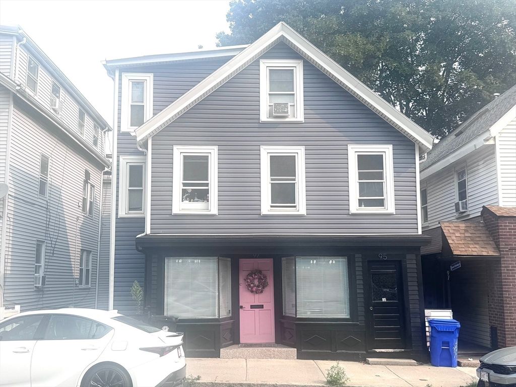 Exterior, Facade, Queen Anne Victorian