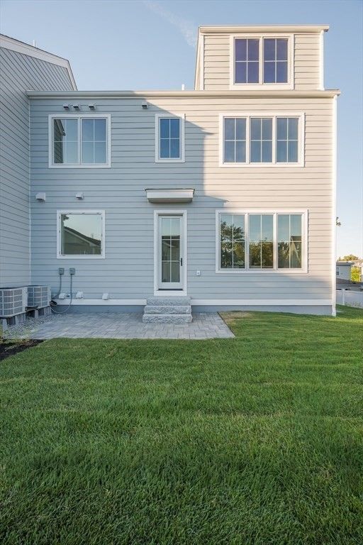 Backyard, Exterior, Facade, Modern