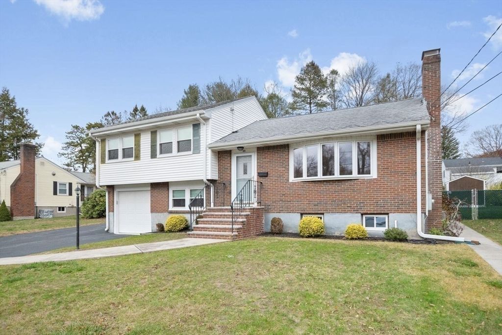 Attached, Exterior, Facade, Brick Facade, Split Level