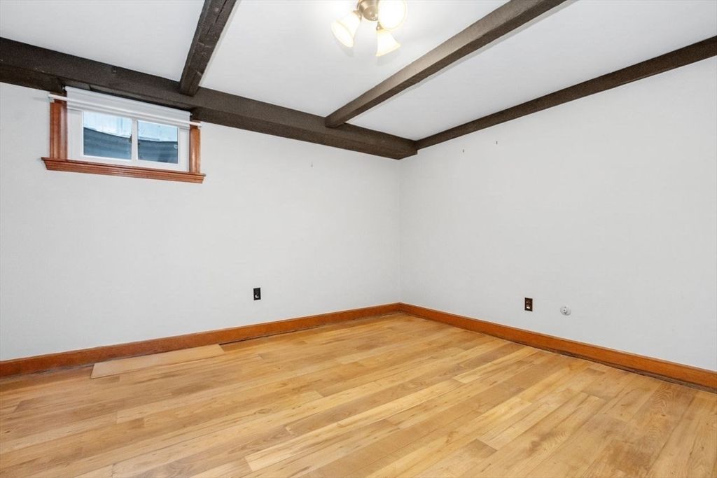 Empty room, Interior, Wooden Beams, Wood Texture Flooring