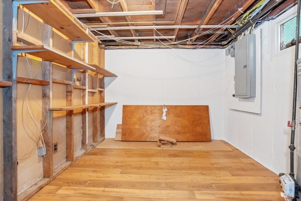 Interior, Walk-in Closets, Wood Texture Flooring