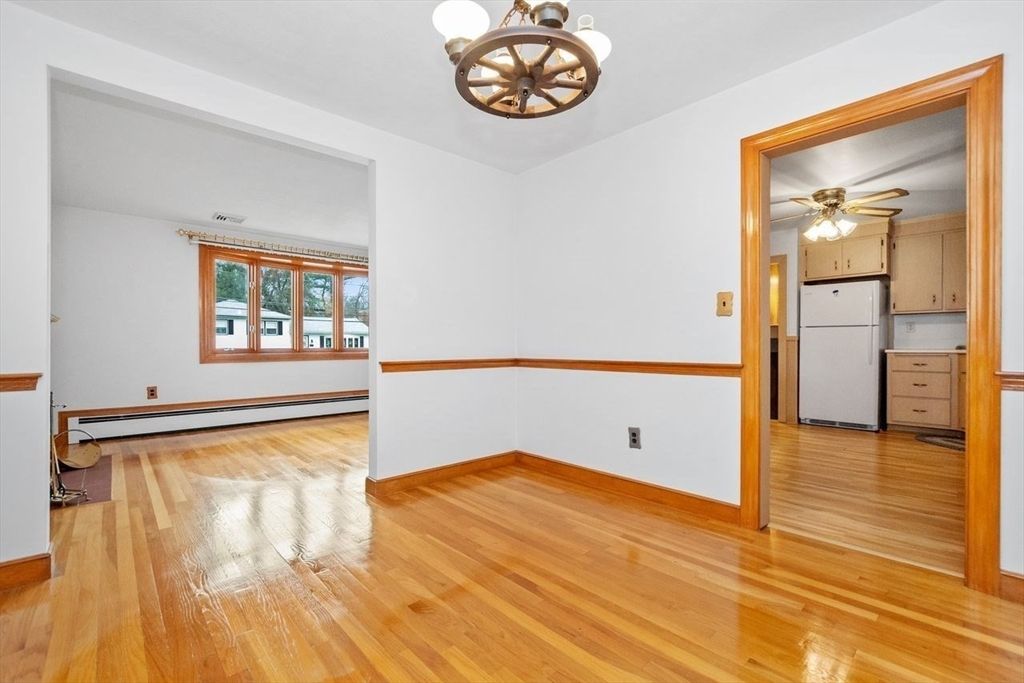 Chandelier, Empty room, Interior, Wood Texture Flooring
