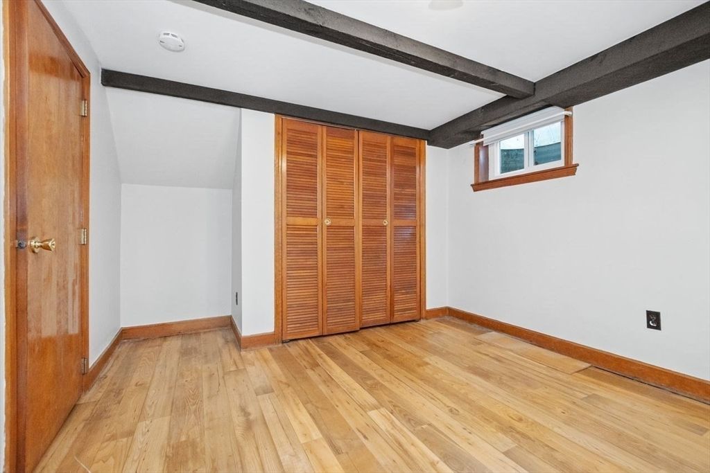 Empty room, Interior, Recessed Lighting, Wooden Beams, Wood Texture Flooring